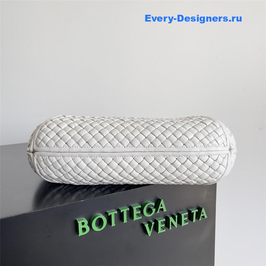 b0tt*ga Ven*ta white pipe bag