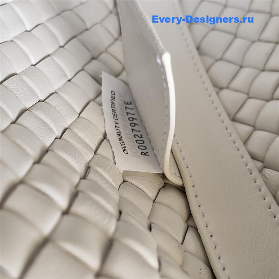 b0tt*ga Ven*ta white pipe bag