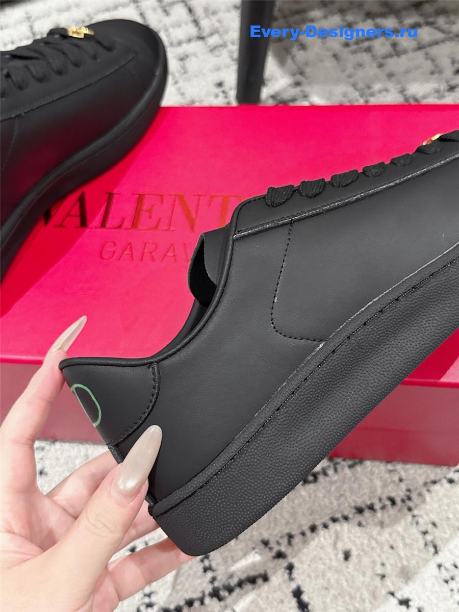 Va1e*ntin0 rockstud black sneakers