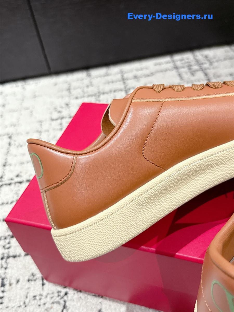 Va1e*ntin0 rockstud brown sneakers