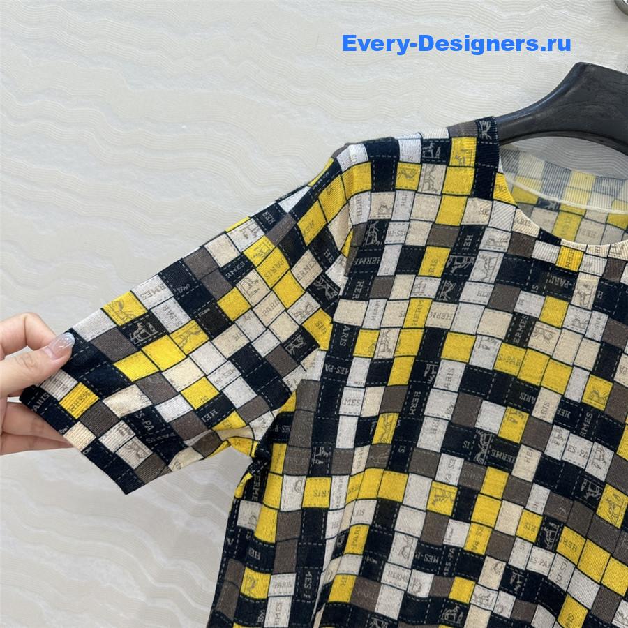H**me5 mosaic print top
