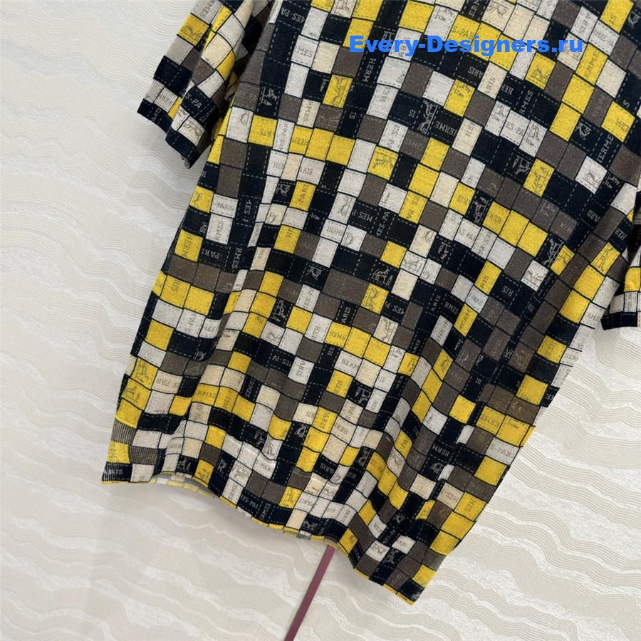 H**me5 mosaic print top