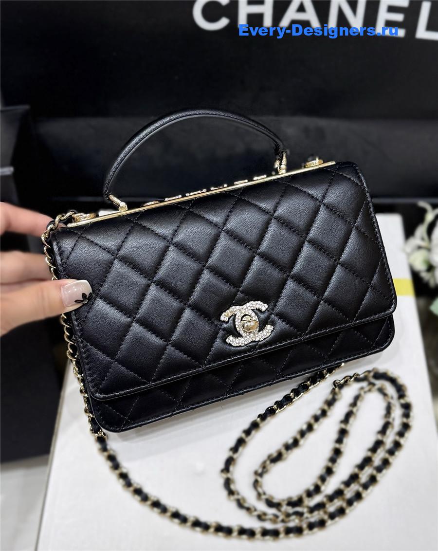 Ch**el strass wallet with chain