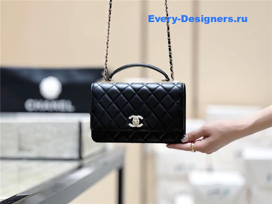 Ch**el strass wallet with chain