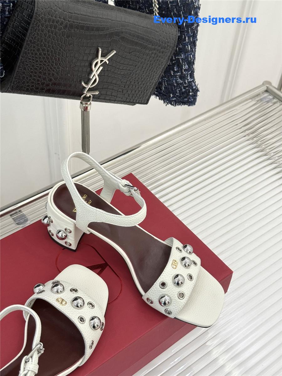 Va1e*ntin0 nellcôte grainy calfskin sandal