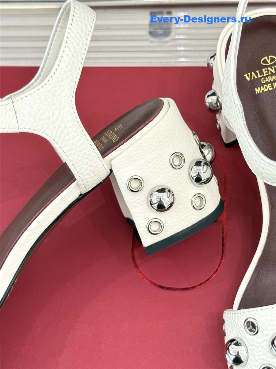 Va1e*ntin0 nellcôte grainy calfskin sandal