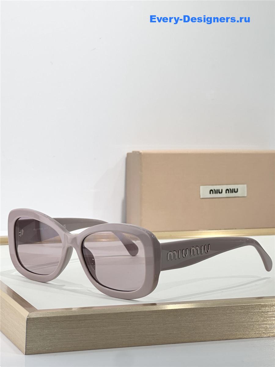 Miu Miu SMU 084Z Sunglasses