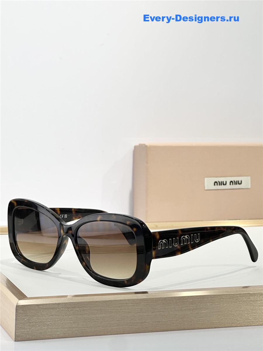 Miu Miu SMU 084Z Sunglasses