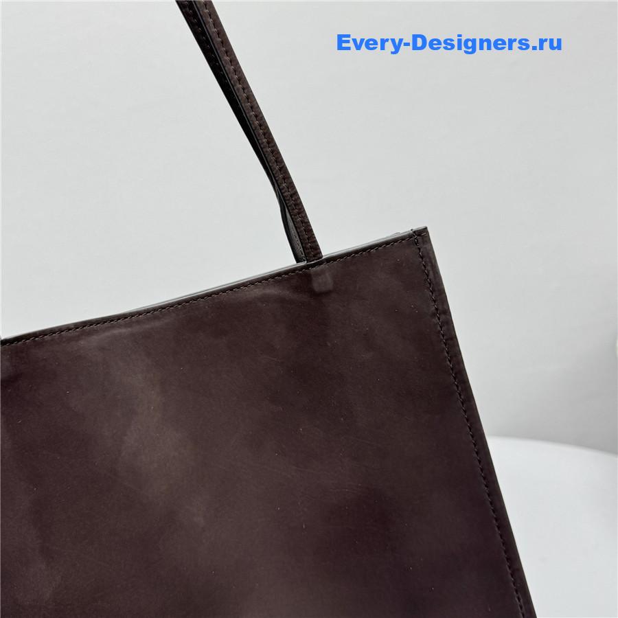 The R0w brown small to go tote