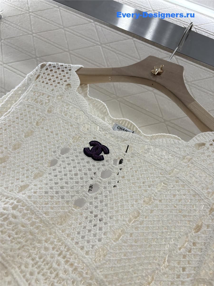 Ch**el embroidered hollow pullover