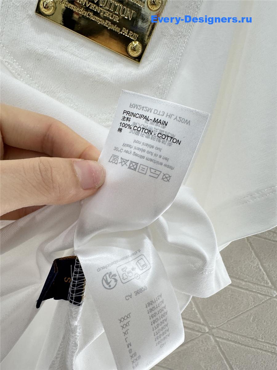 l0vis Vvtt0n white pocket crop tee