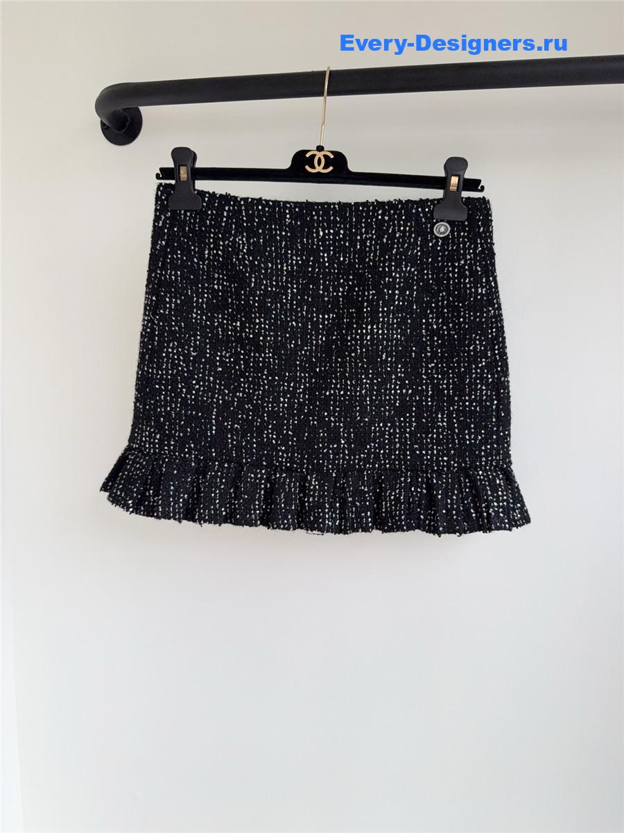 Ch**el tweed skirt with sequins & metal buckle