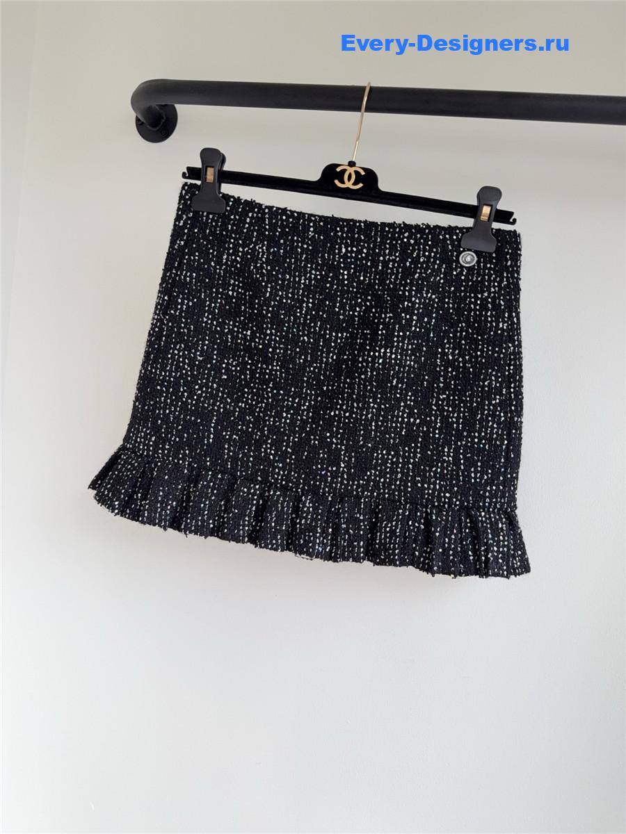 Ch**el tweed skirt with sequins & metal buckle