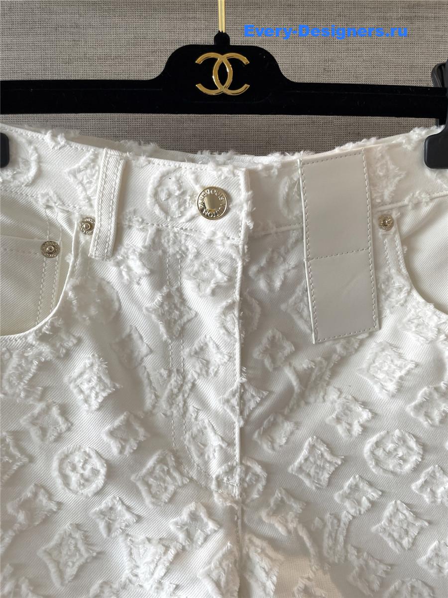 l0vis Vvtt0n monogram white denim shorts
