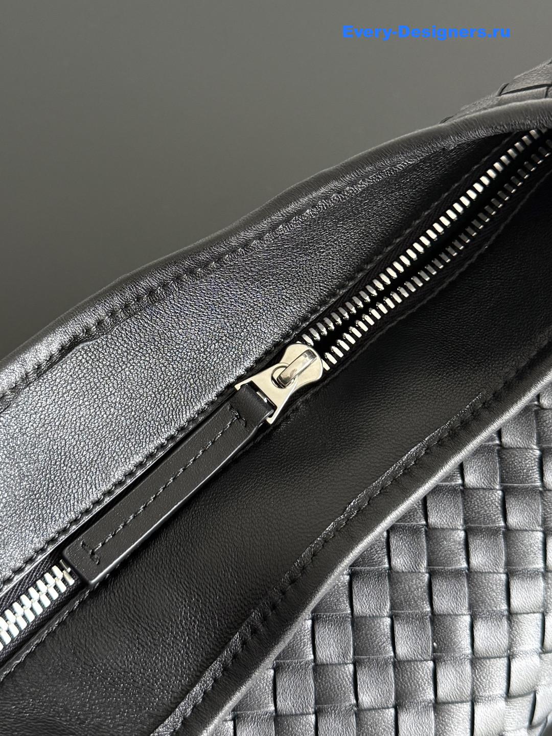 b0tt*ga Ven*ta medium veneto in black