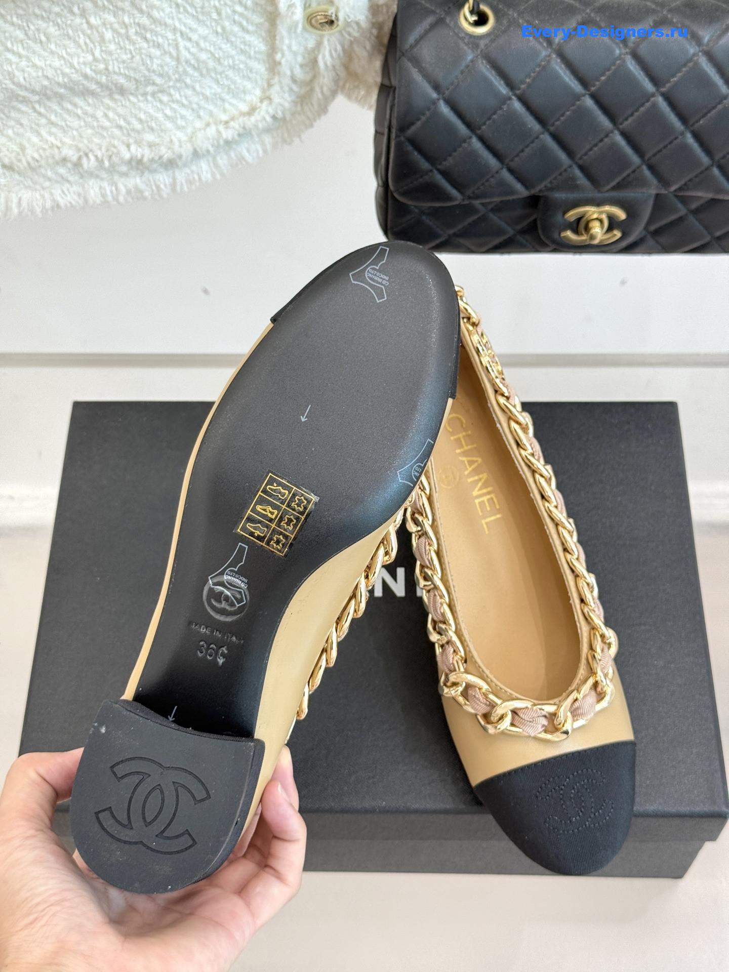 Ch**el beige tweed chain pumps
