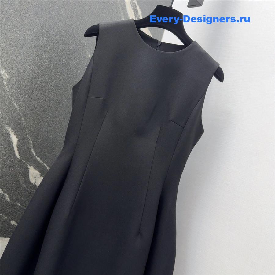 D10r cd black sleeveless dress
