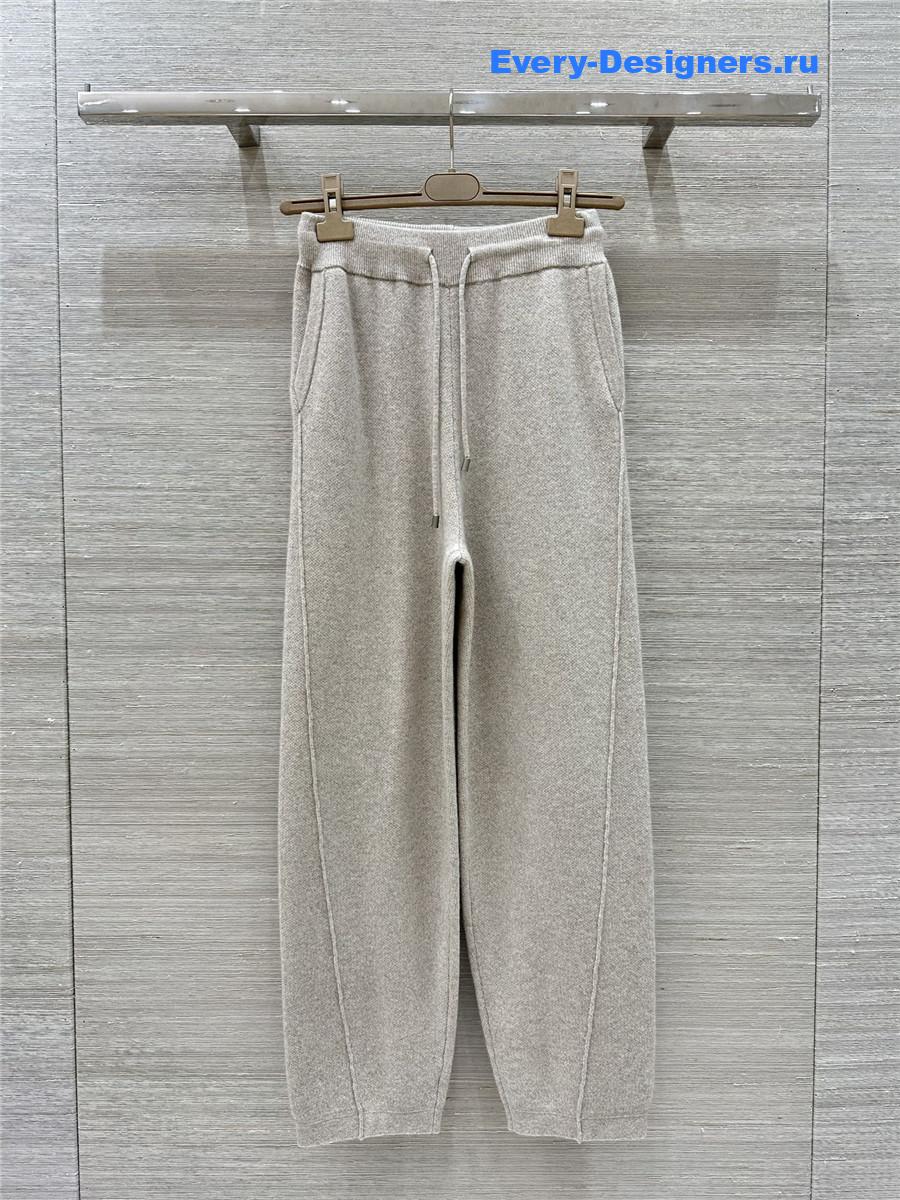 L0r0 P1ana beige cashmere suit