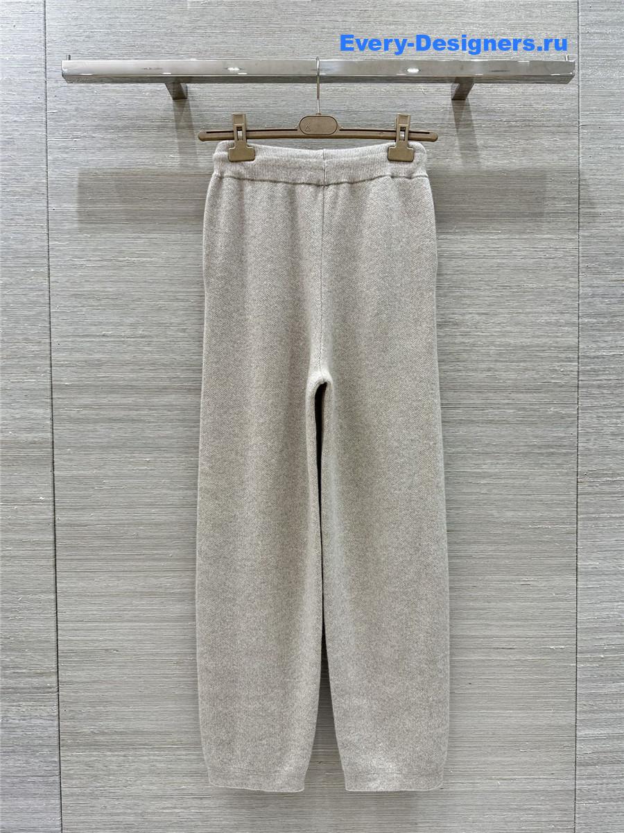 L0r0 P1ana beige cashmere suit