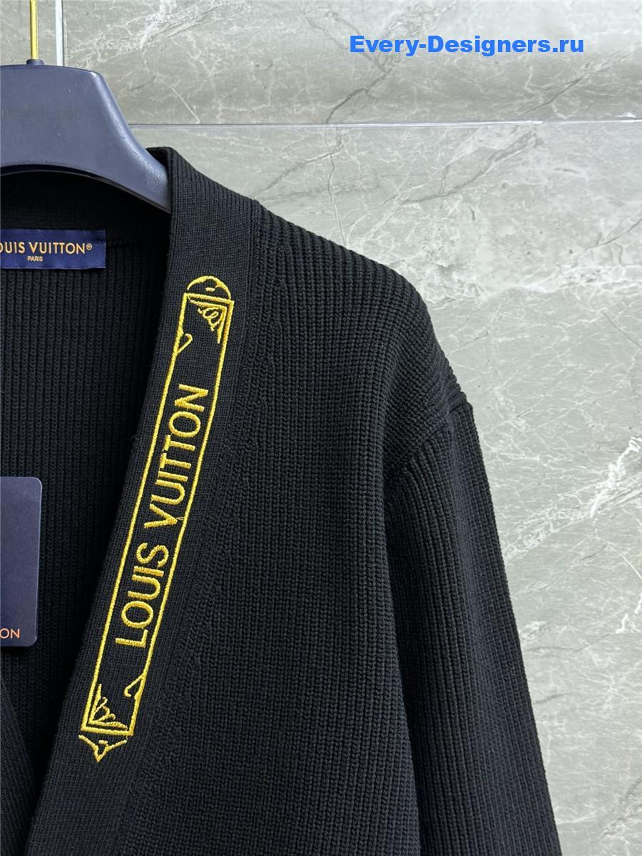 l0vis Vvtt0n embroidered signature cardigan