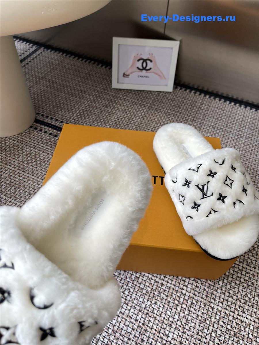 l0vis Vvtt0n white wool platform slippers