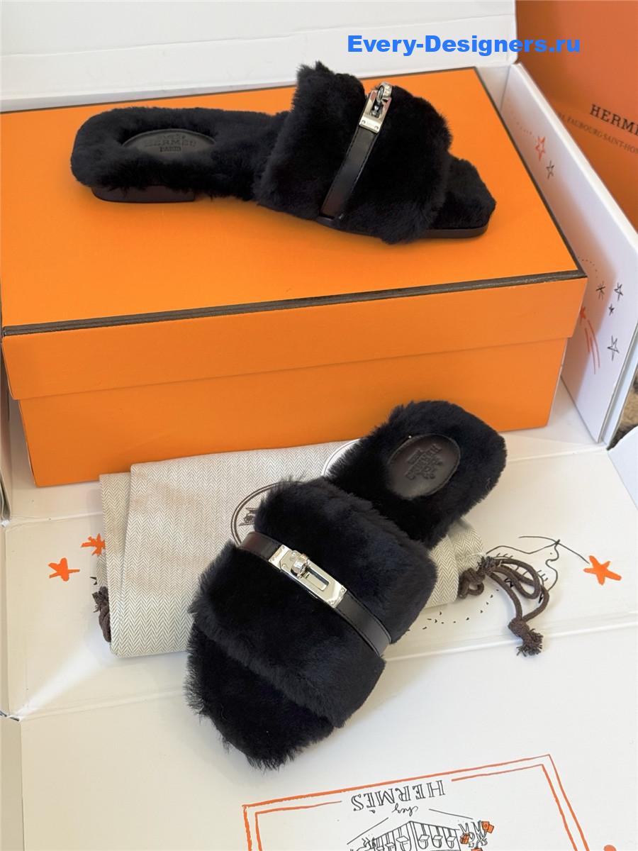 H**me5 kelly buckle black wool slippers