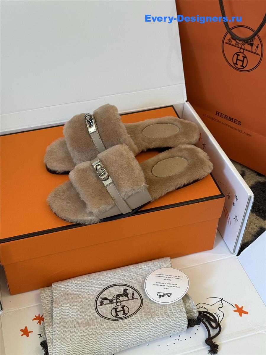 H**me5 kelly buckle beige wool slippers