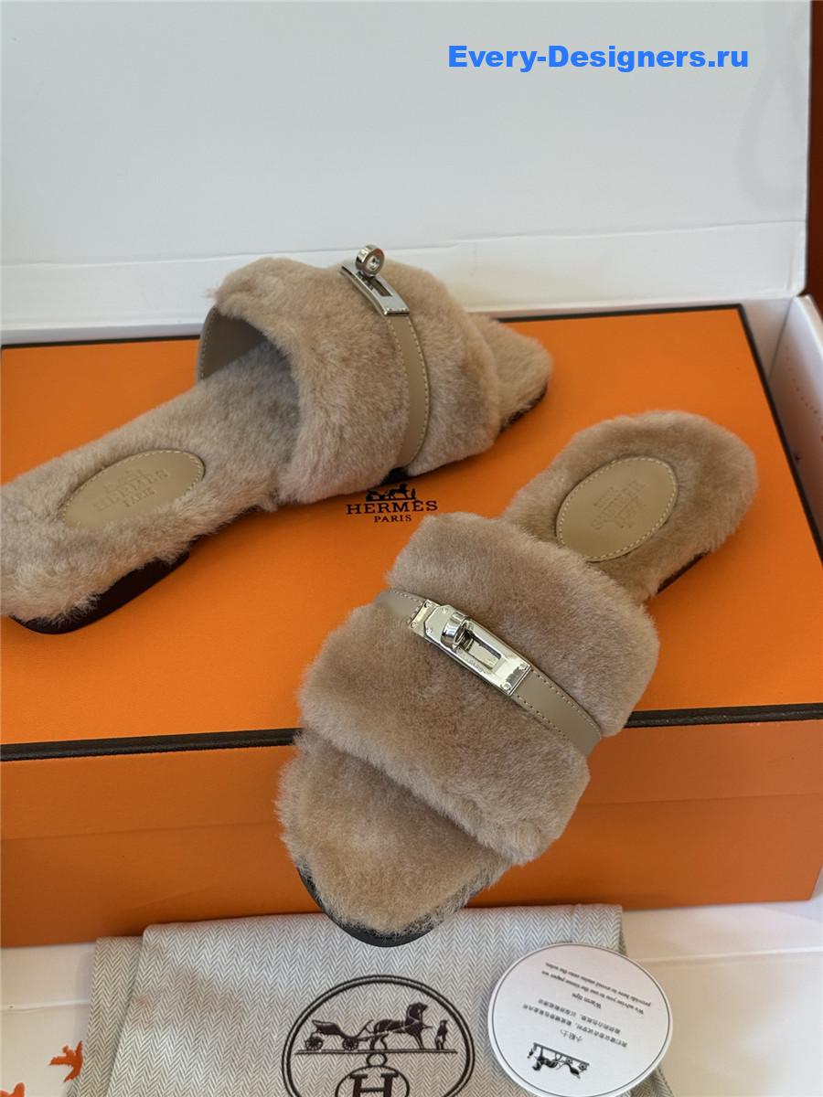 H**me5 kelly buckle beige wool slippers