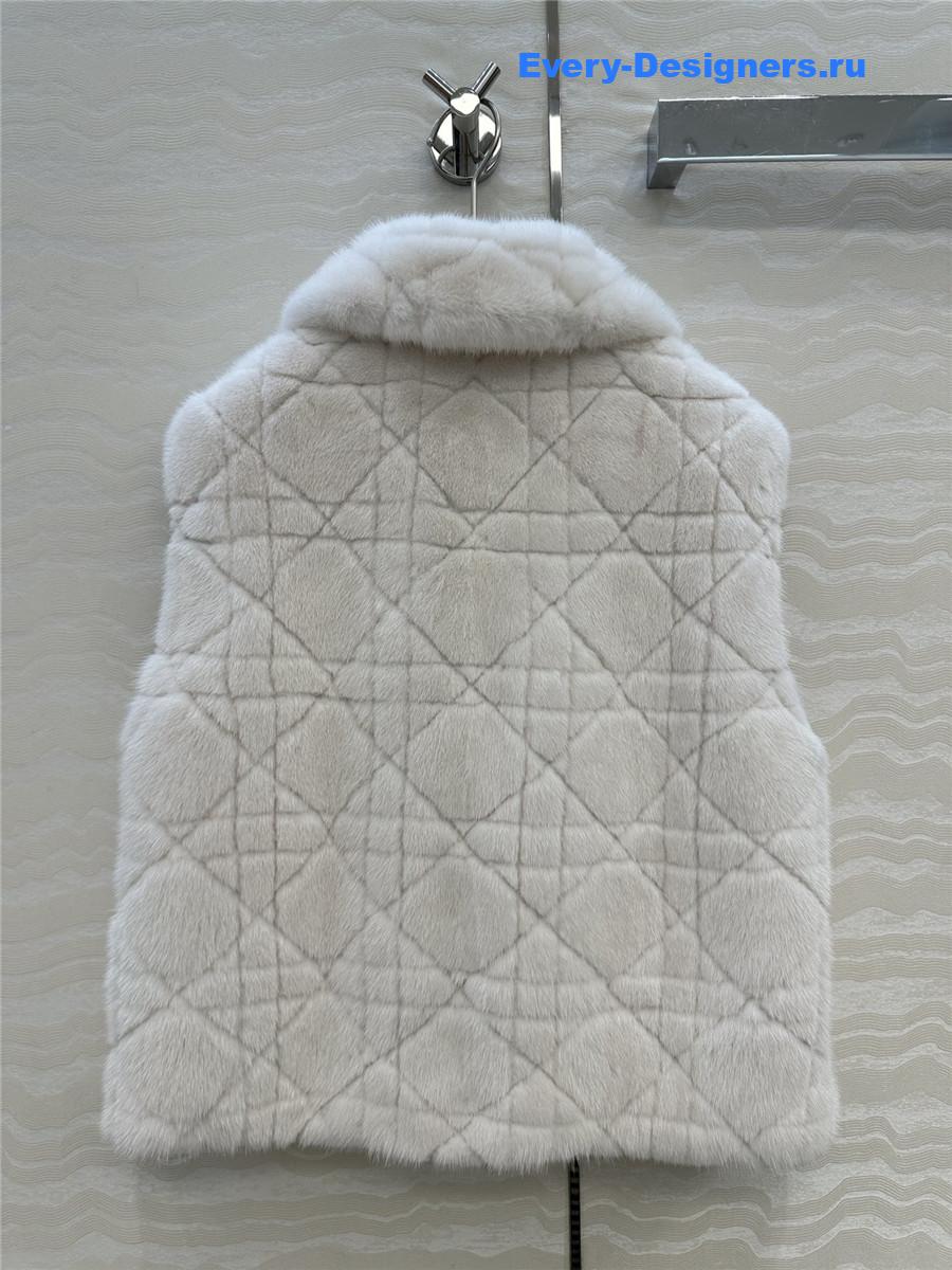 D10r white quilted fur vest