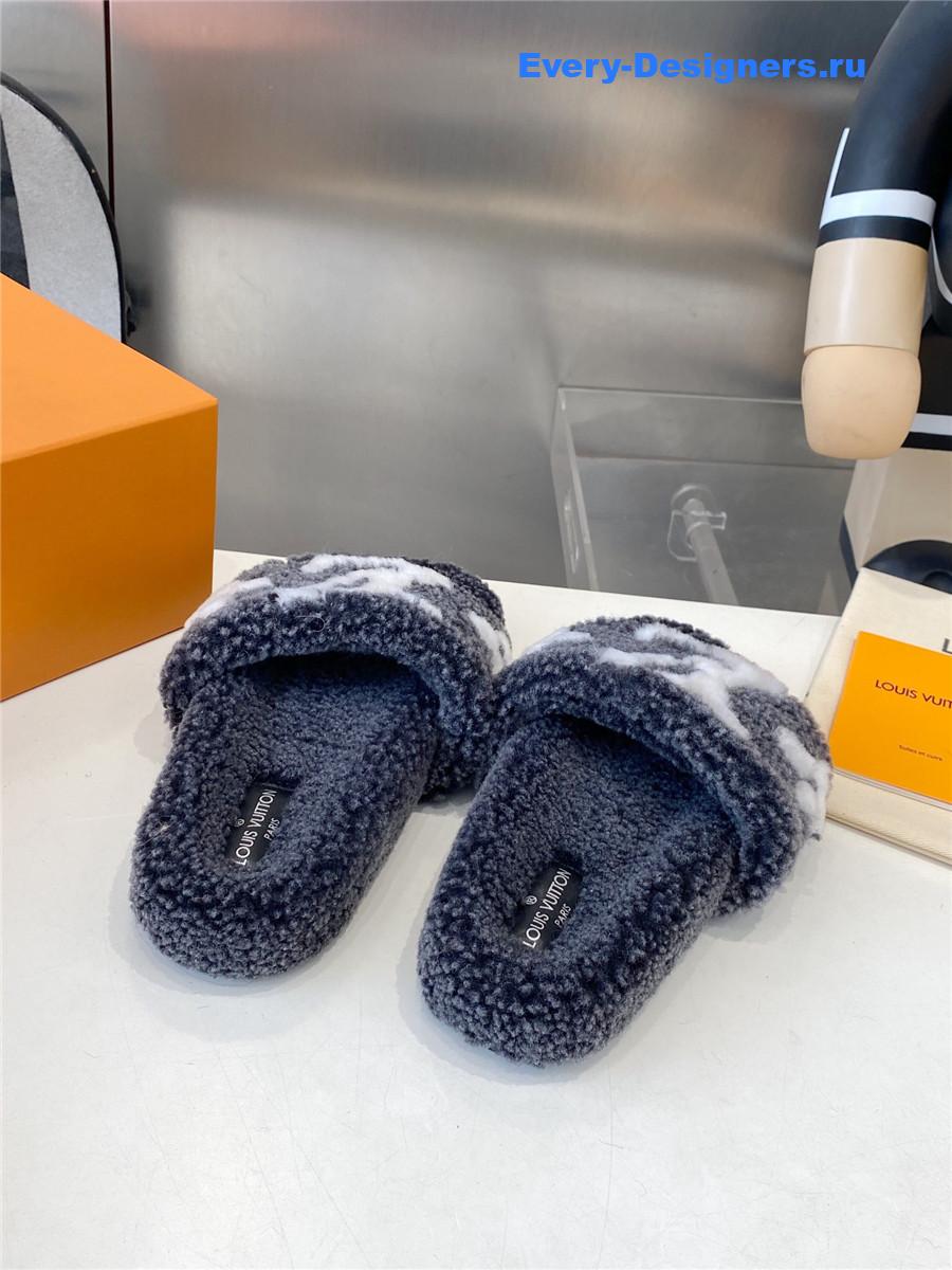 l0vis Vvtt0n blue wool shearling slides
