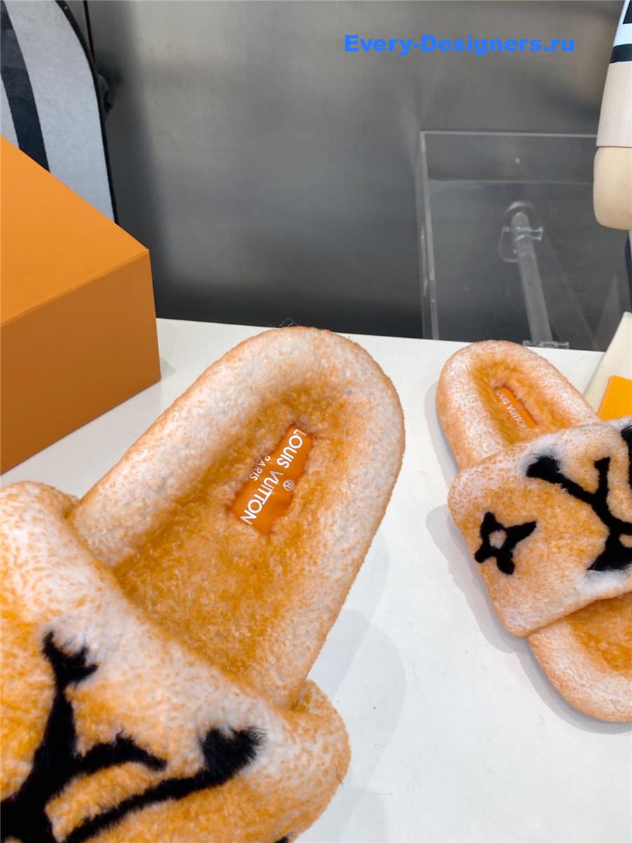 l0vis Vvtt0n yellow wool shearling slides