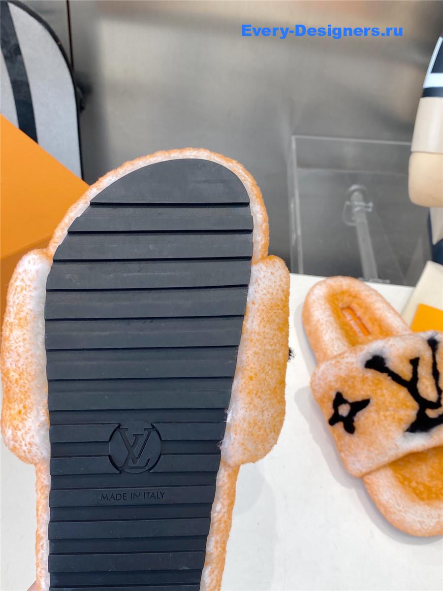 l0vis Vvtt0n yellow wool shearling slides