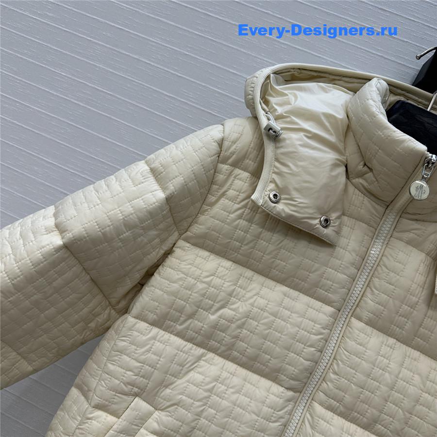 Moncler Beige Chambres jacquard down jacket