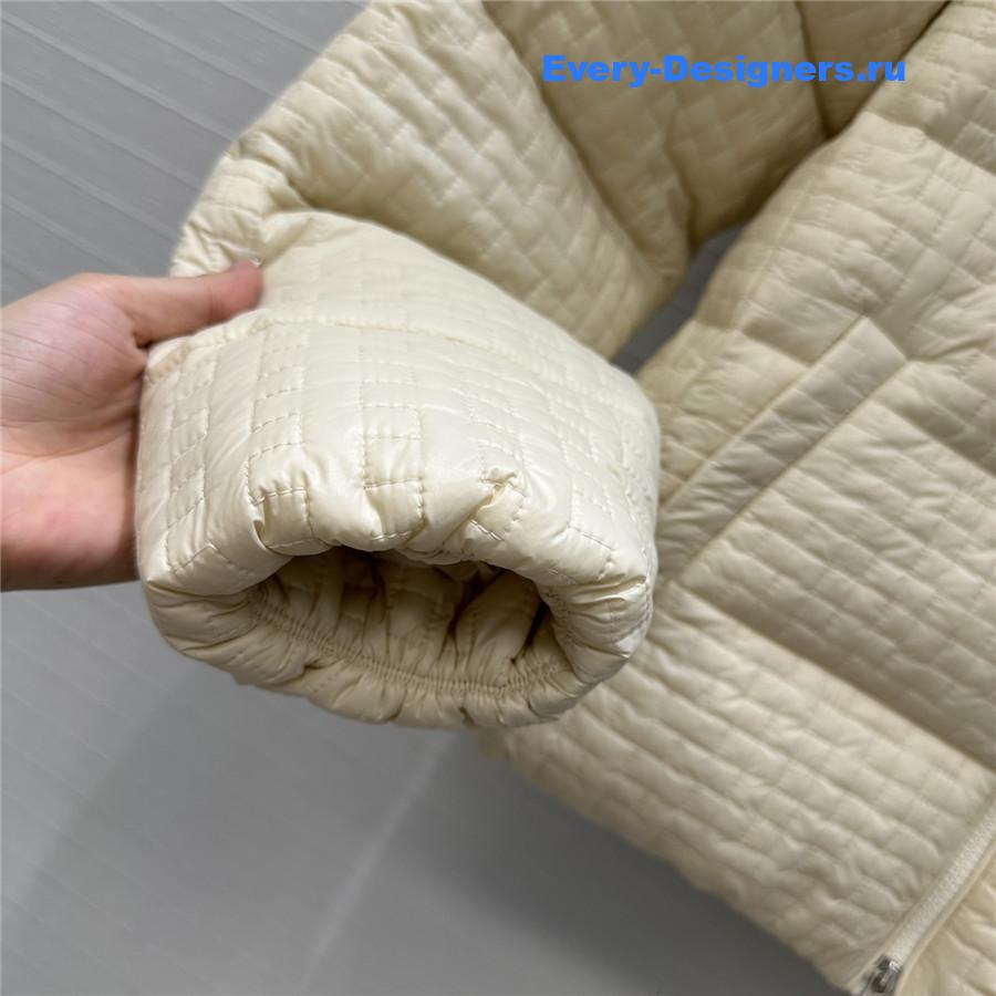 Moncler Beige Chambres jacquard down jacket