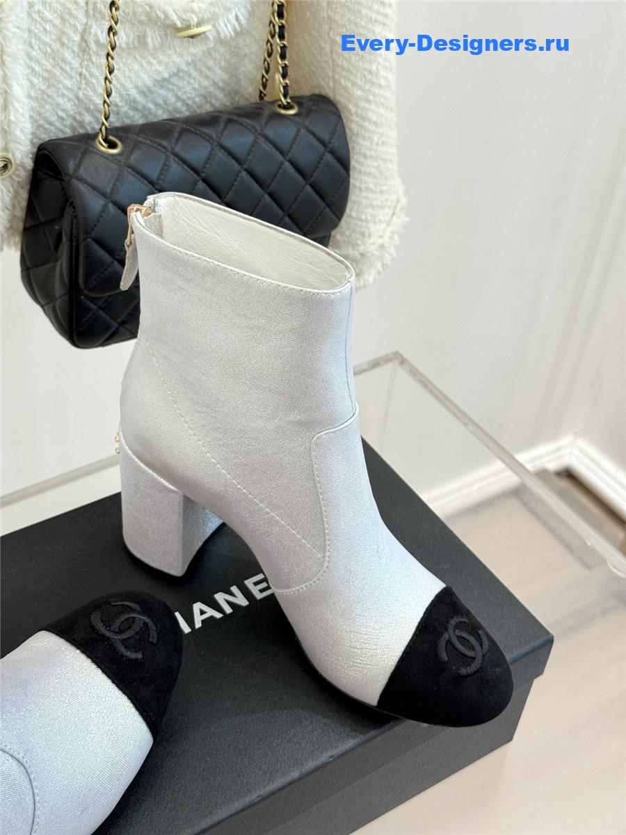 Ch**el white chunky heel ankle boots