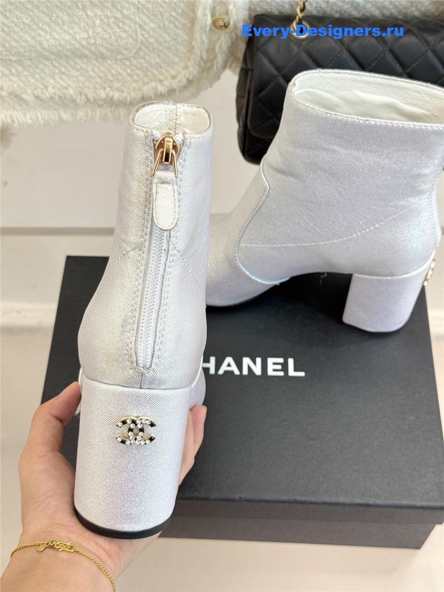 Ch**el white chunky heel ankle boots