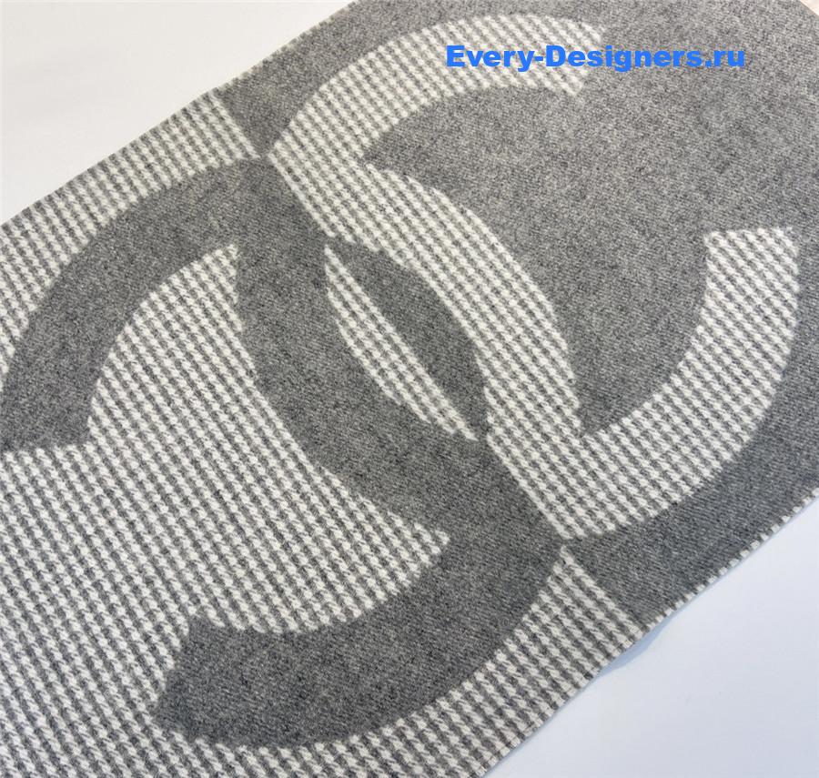 Ch**el grey houndstooth cashmere scarf