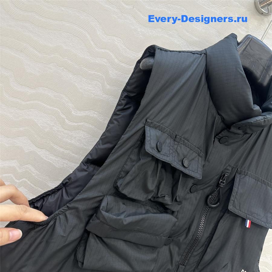 Moncler Black Grenoble Tongass Down Field Vest