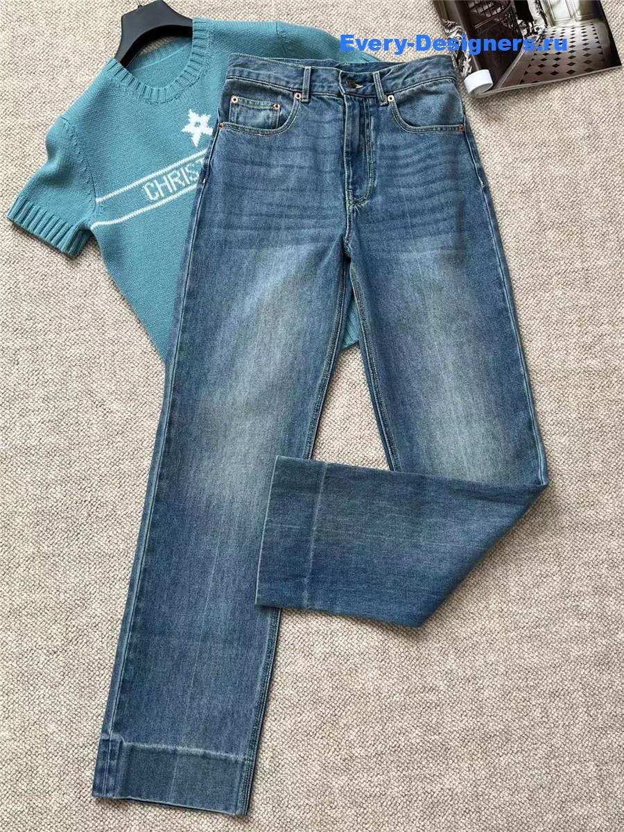 Va1e*ntin0 straight loose lightweight jeans