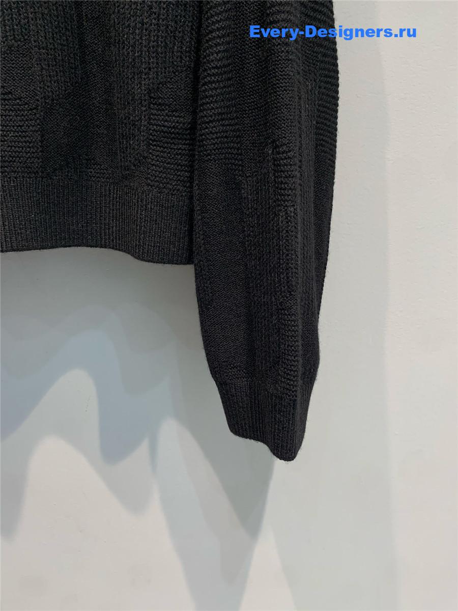 H**me5 black wool cashmere sweater