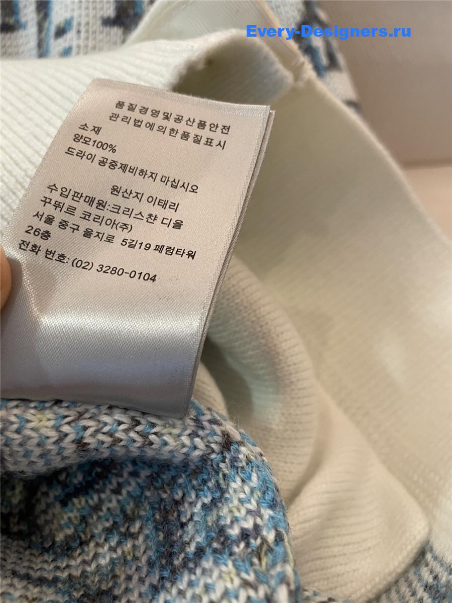 D10r white blue oblique cardigan
