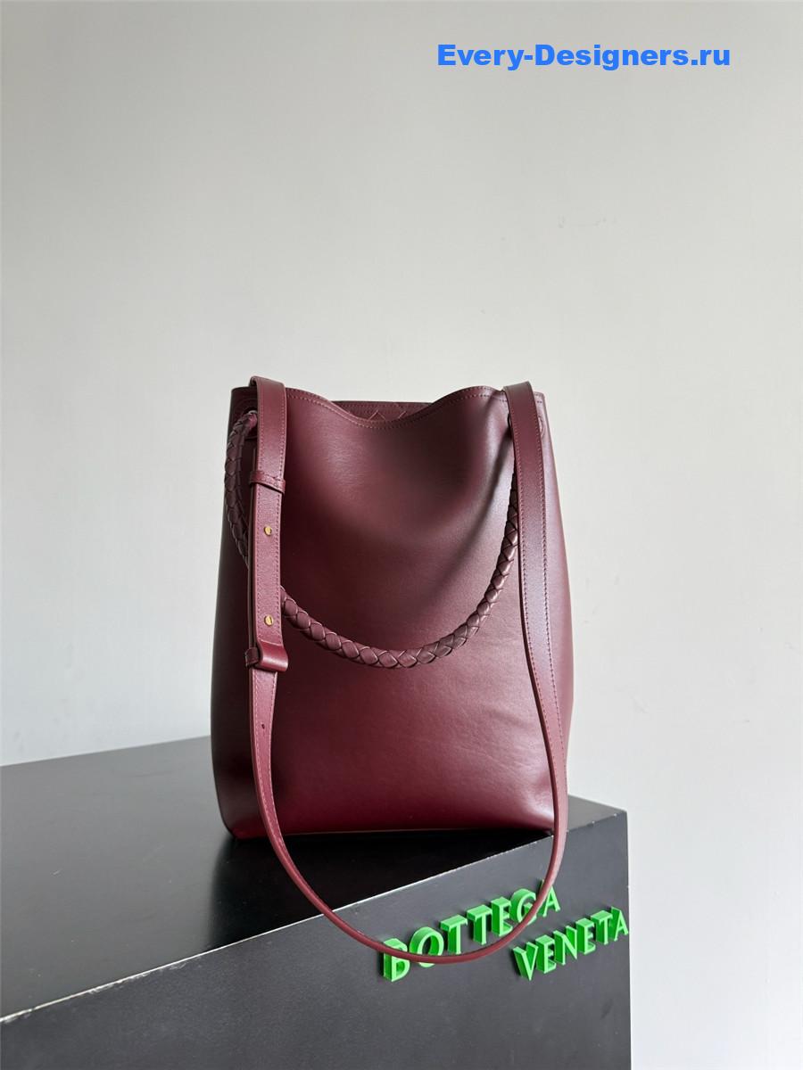b0tt*ga Ven*ta burgundy andiamo bucket bag