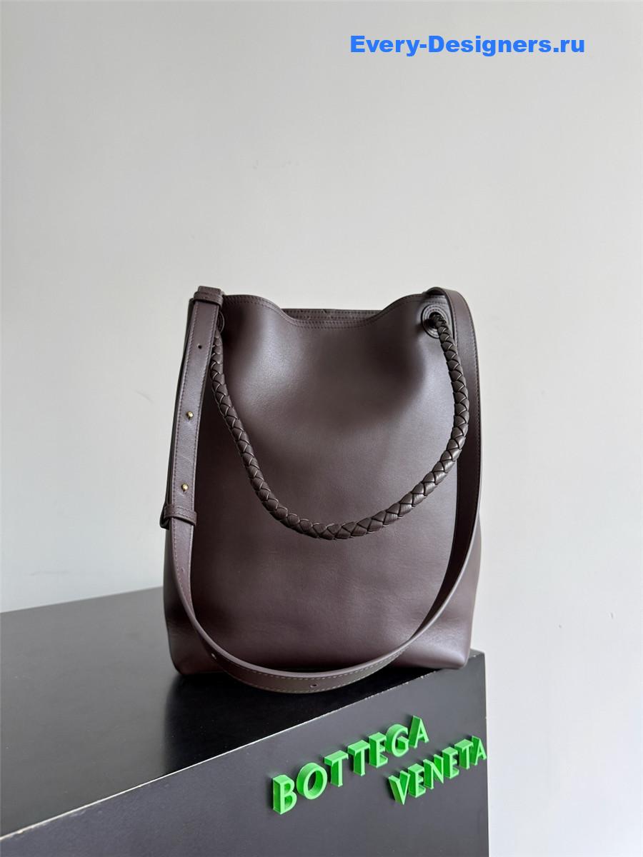b0tt*ga Ven*ta dark brown andiamo bucket bag