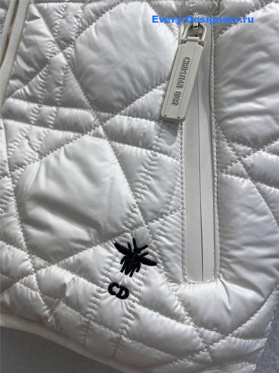 D10r white cd plaid quilted vest