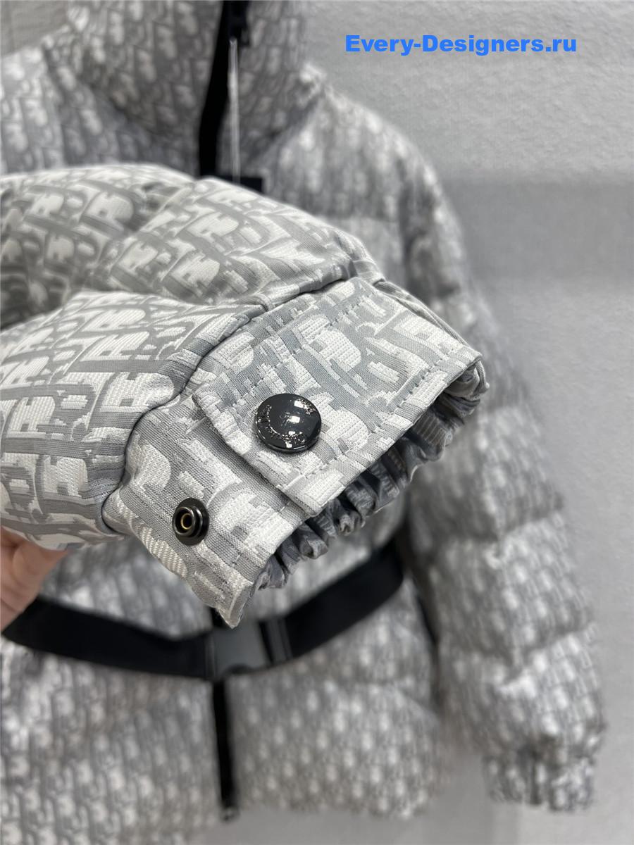 D10r grey oblique jacquard down jacket