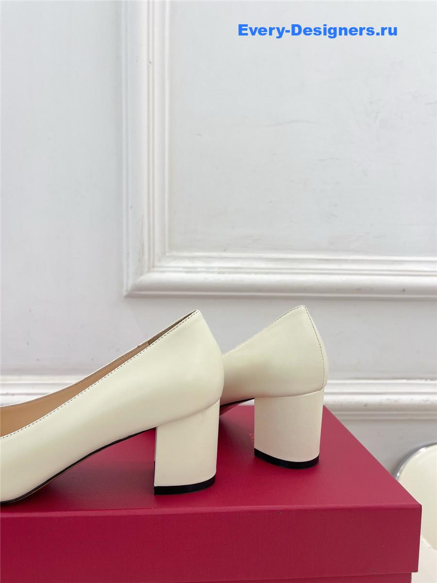Va1e*ntin0 garavani white mid-heel pumps