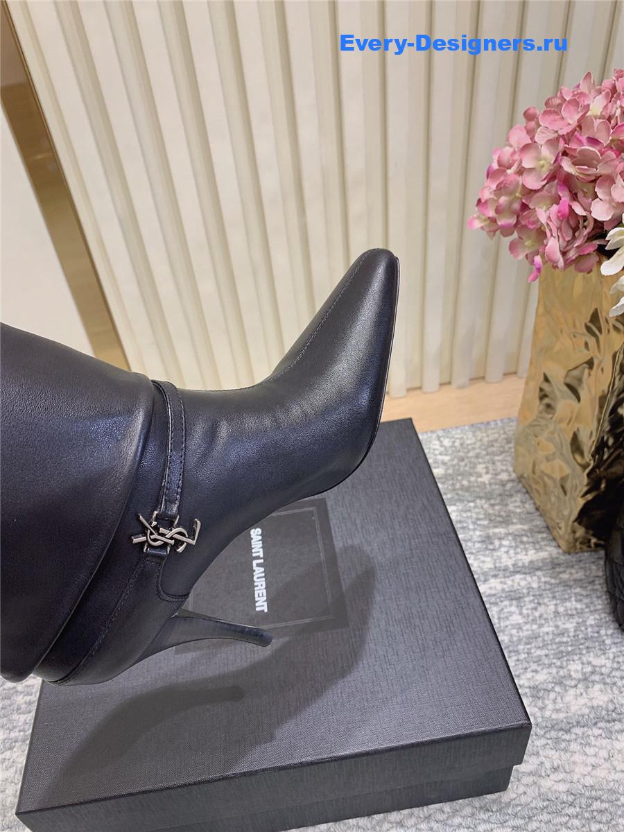 Sa1nt Lau*nt vicky black leather bootie