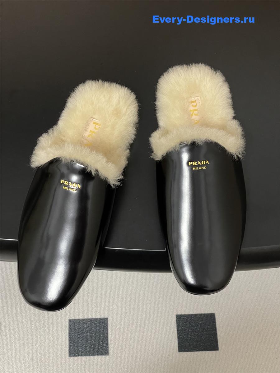 Pra*a black leather mules