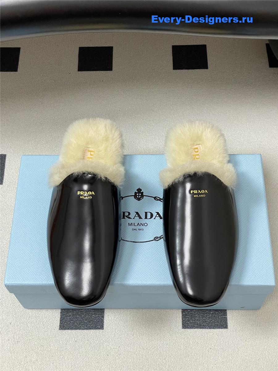Pra*a black leather mules