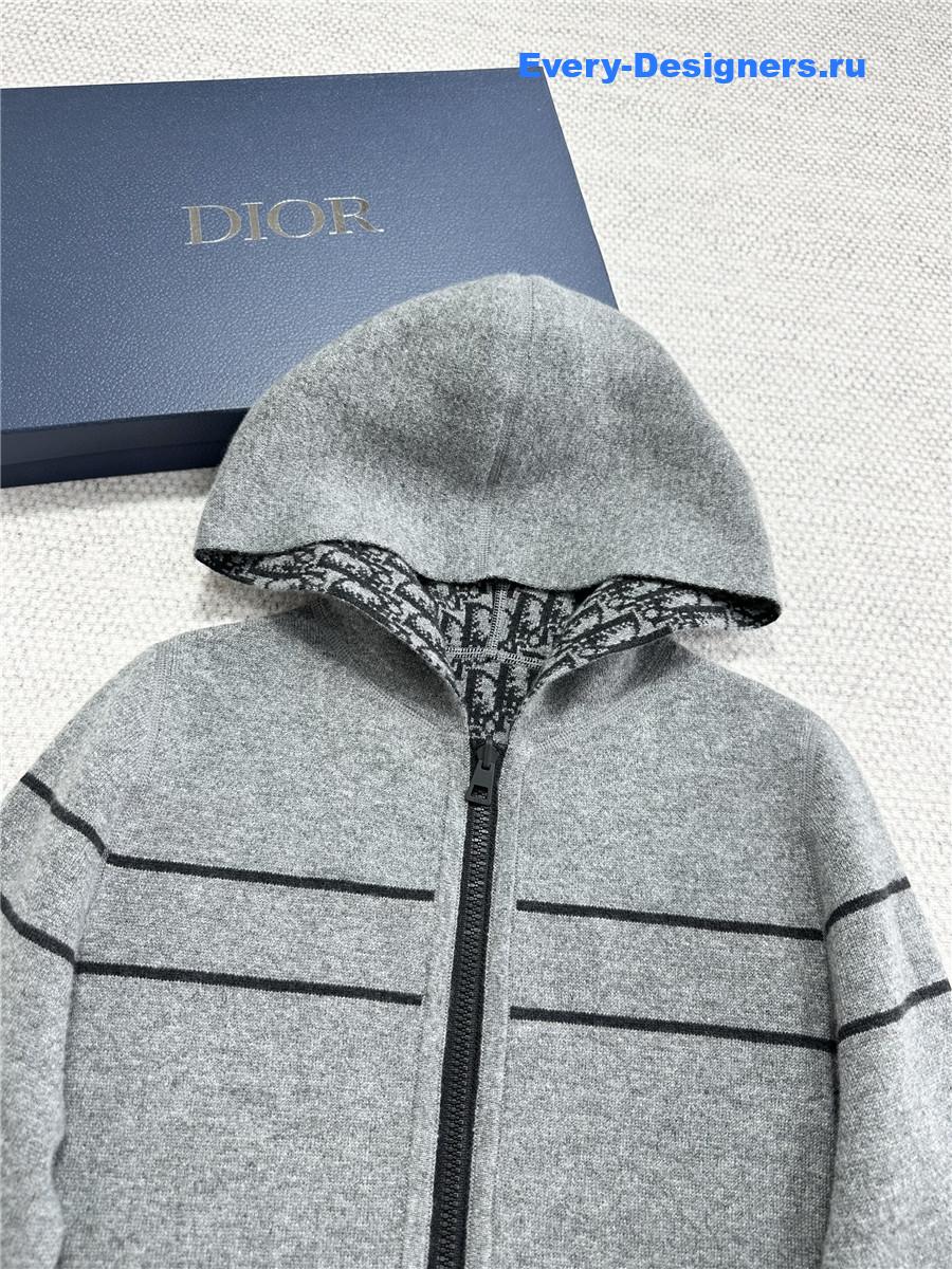 D10r oblique reversible zip-up hooded cardigan